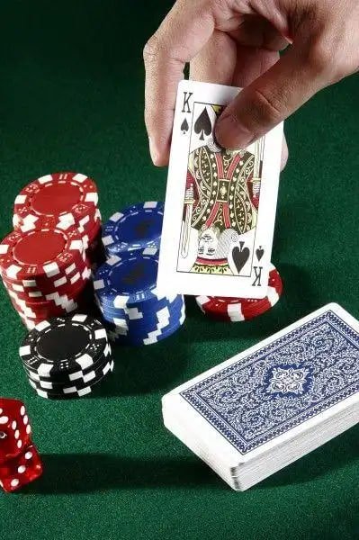 Trận đấu bóng đá V.League sôi nổi tại sân vận động Việt Nam